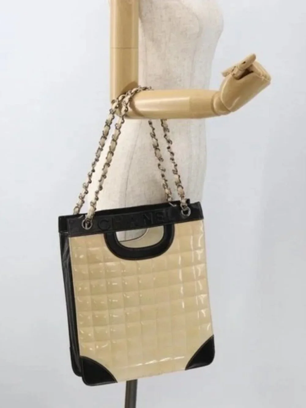 CHANEL Choco Bar Chain Shoulder Bag Patent Leather Beige Silver CC Auth BA11764A
